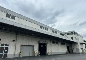 神奈川県小田原市桑原の倉庫